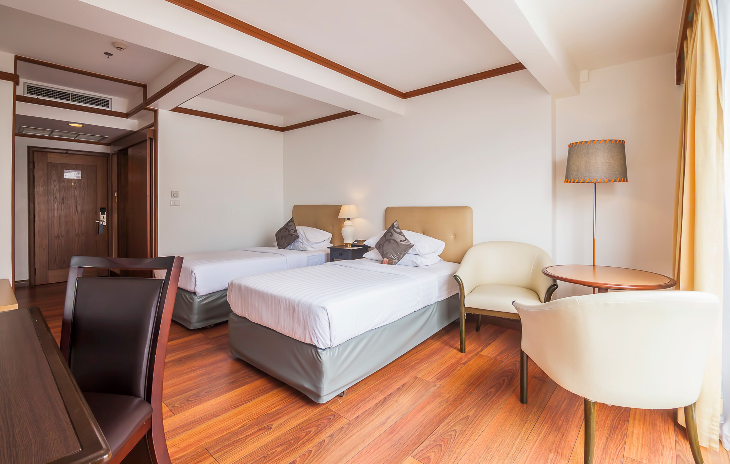 Silom City Hotel - Tap to explore photos