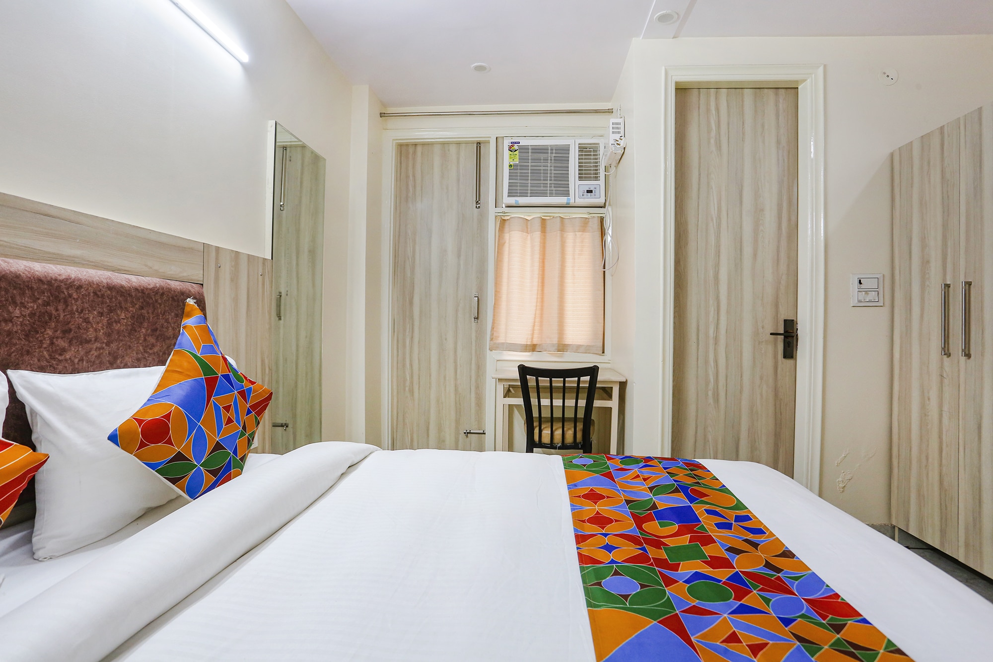 FabHotel Taugan Inn - Nr. Yashobhoomi Convention Centre - Tap to explore photos