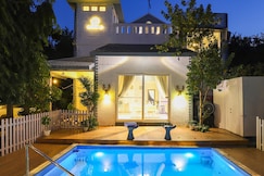 The AnuGrah - Luxury Villa with Swimming Pool, Tapuara