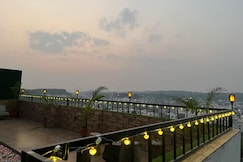 Penthouse With Sunset View In Prime Location, Jabalpur