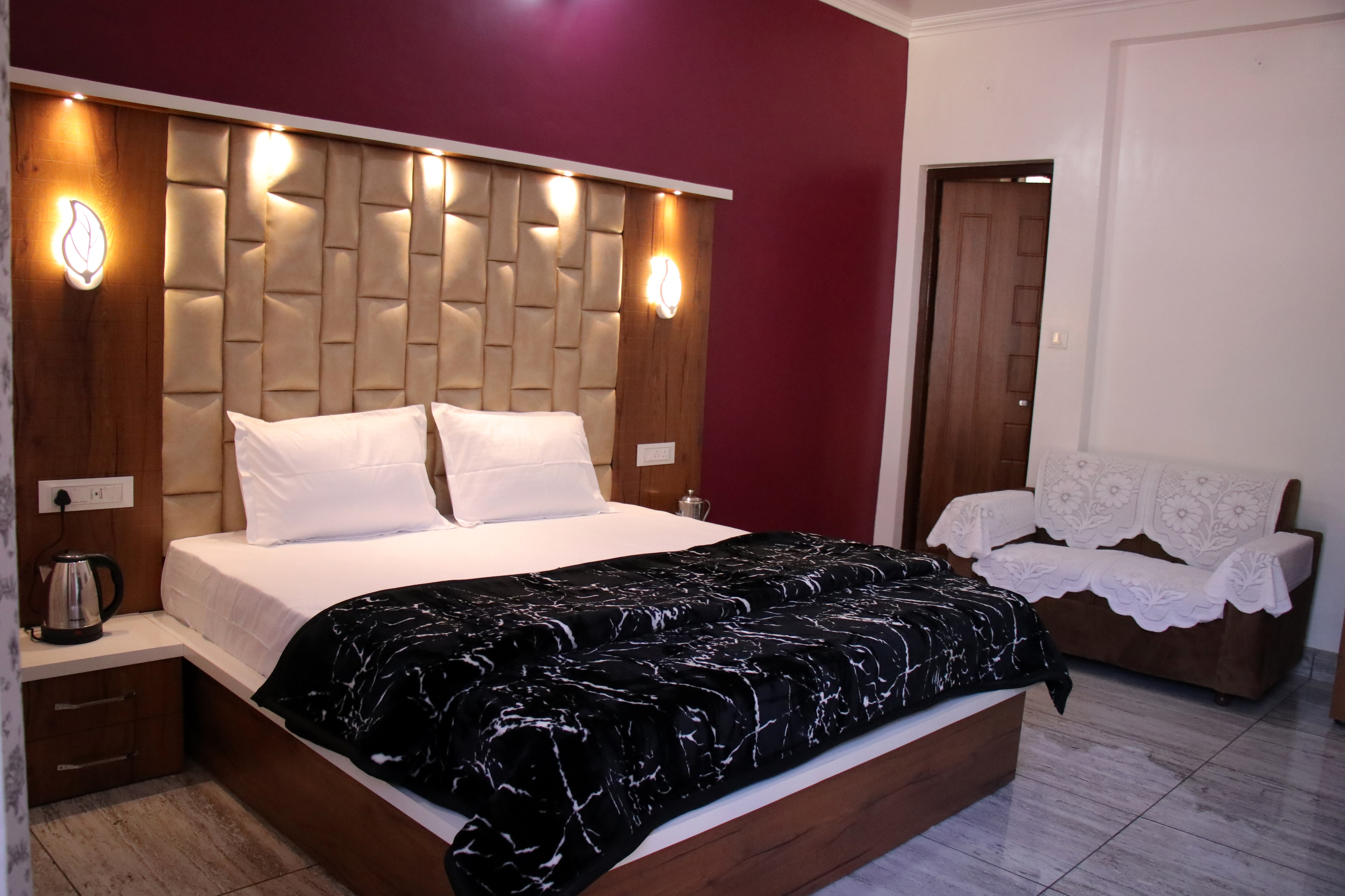Manu luxury homestay - Tap to explore photos