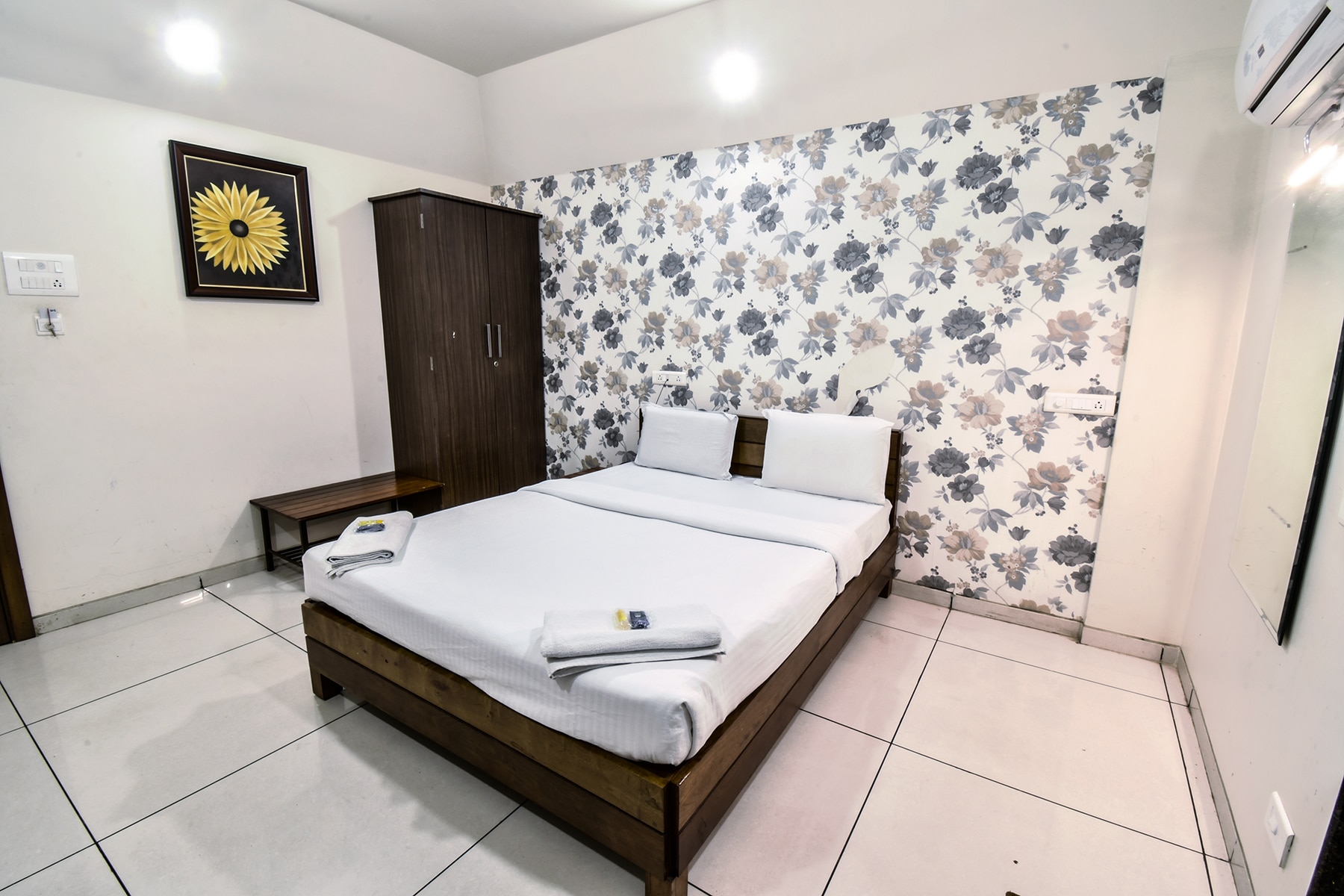 Deluxe Room AC 1