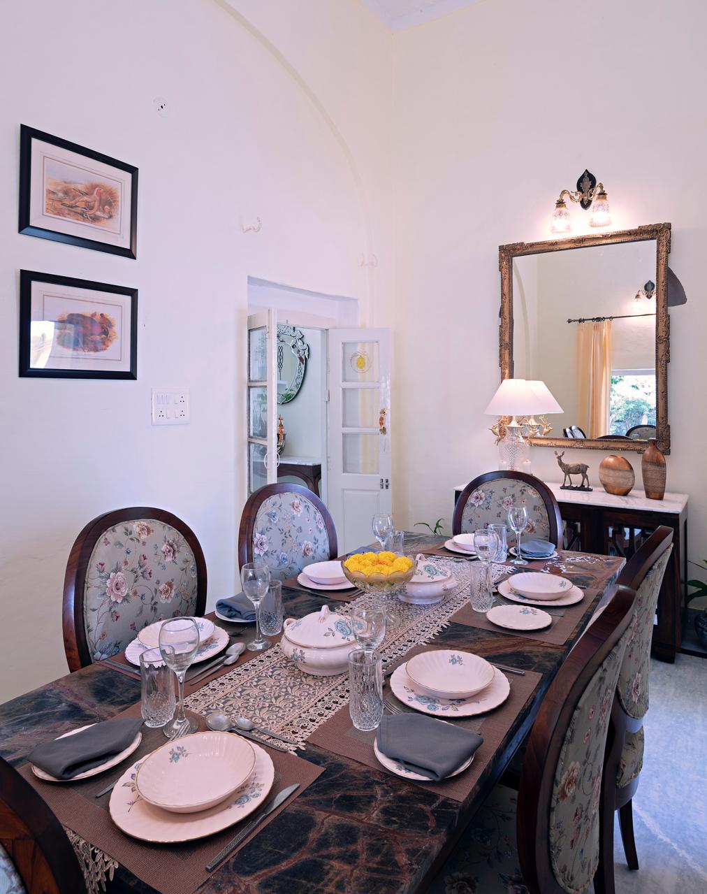 1 BR w Lake View Divine - Tap to explore photos