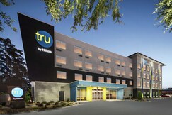 TRU BY HILTON SAVANNAH MIDTOWN, Chatham