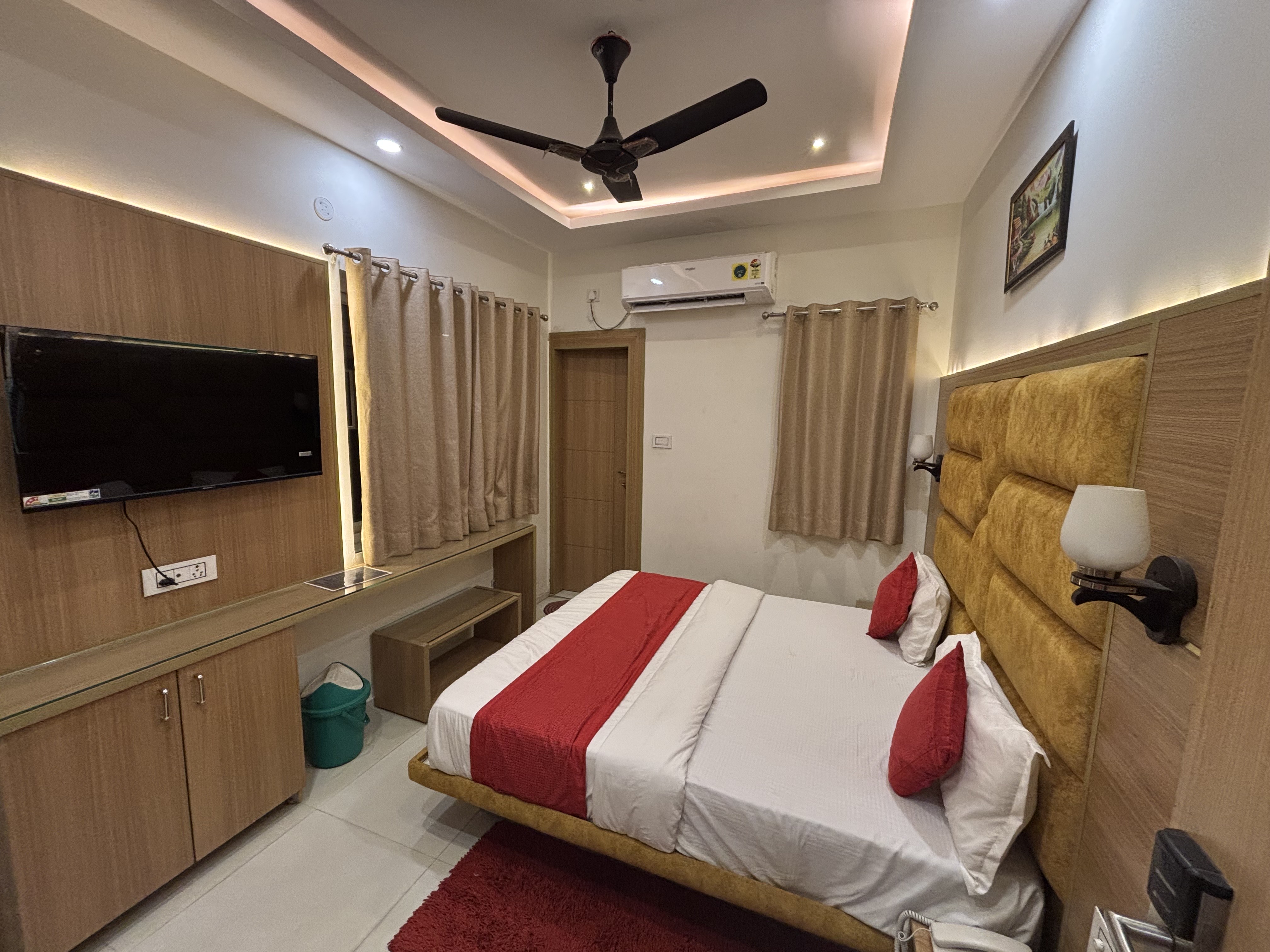 Hotel JP Regency - Tap to explore photos