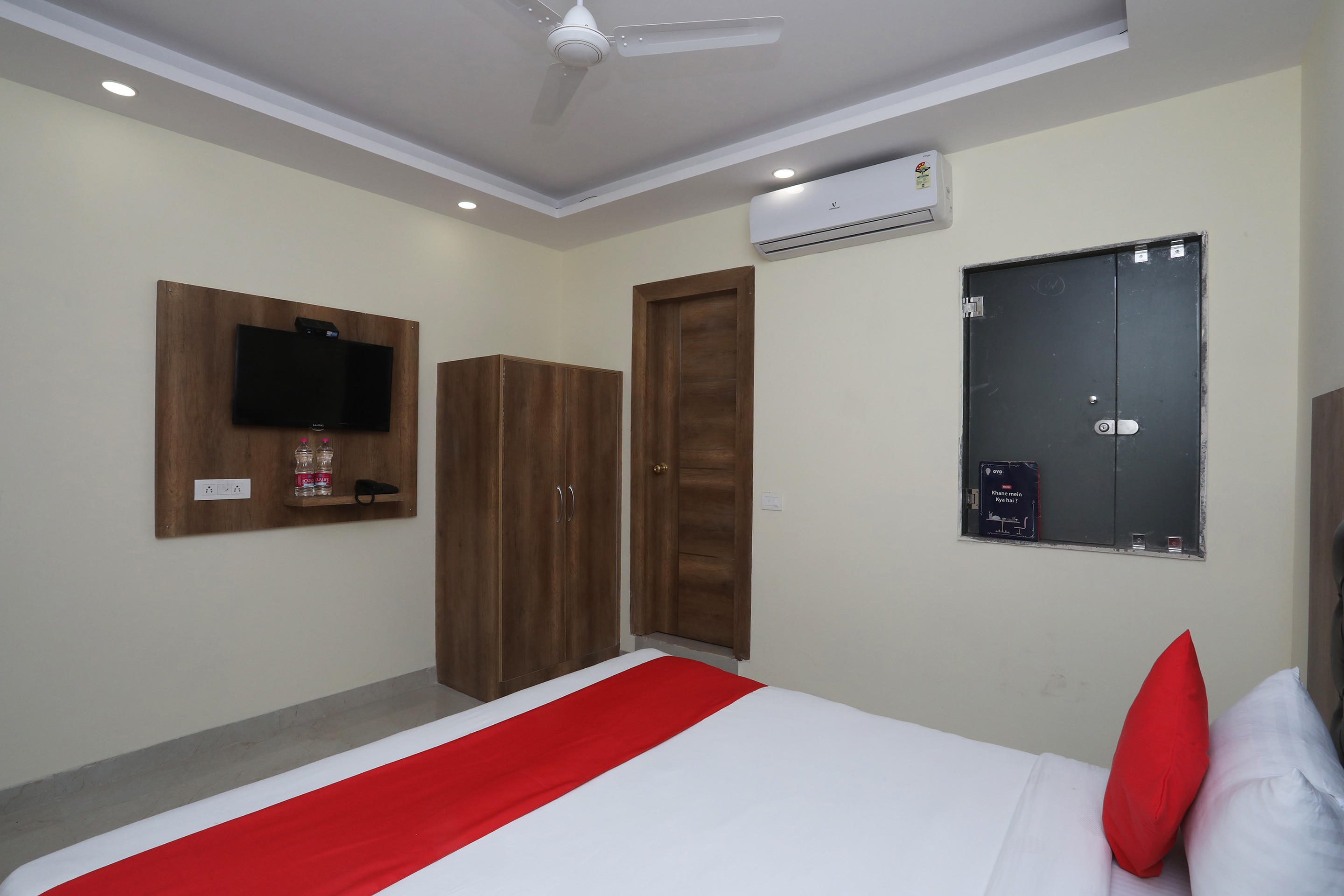 Hotel IVY Plaza Mahipalpur Near IGI Airport - Tap to explore photos