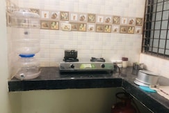 Private AC Room with Shared Bathroom By Dumzy, Hyderabad