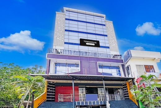 Super Townhouse Zero Mile Gandhi Setu Formerly Classic Court