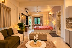 Zovana 1BHK Pool Private terrace Nr thalassa, Goa