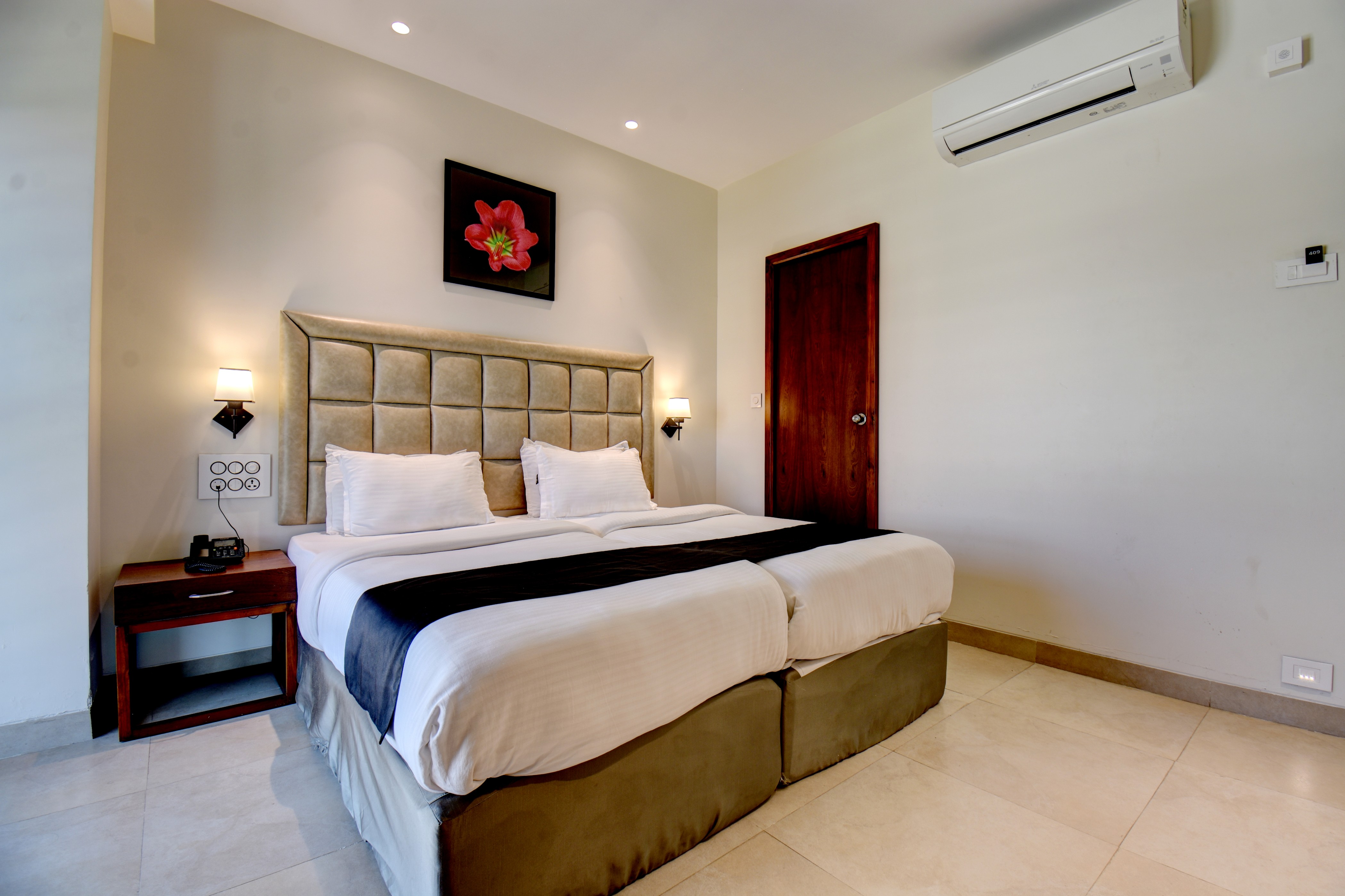 Deluxe Twin AC Bed Room 1