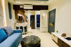 Staymoodyy  Greece Themed Family Suite  1 BHK, Indore