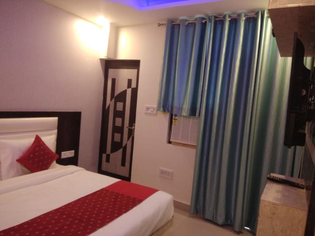 Hotel Linda inn Near Delhi Airport - Tap to explore photos