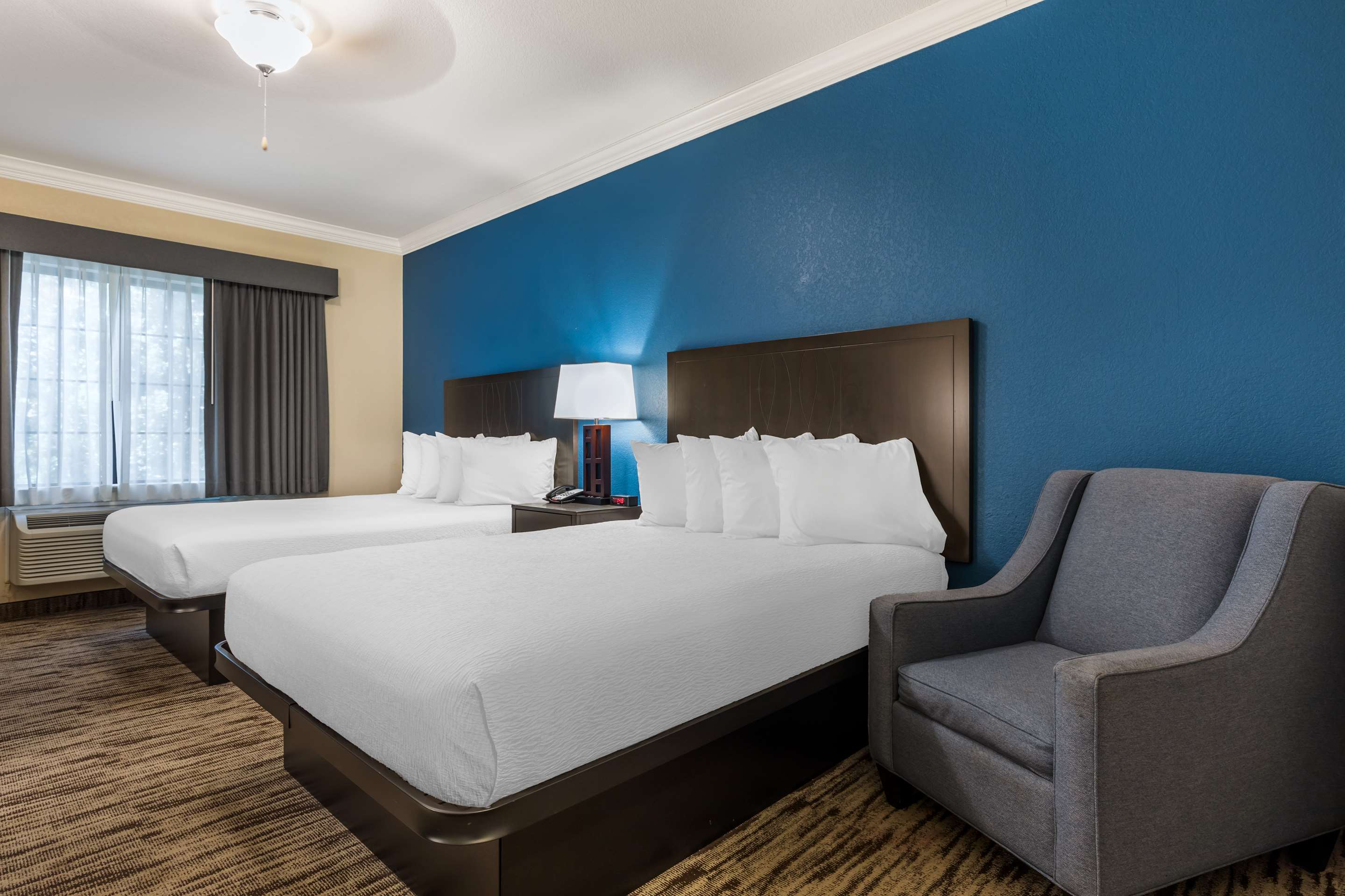 Best Western Dinosaur Valley Inn & Suites - Tap to explore photos