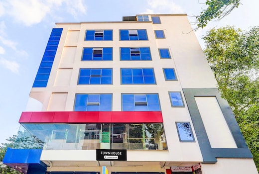 Super Townhouse SR Nagar Near RCC Premier
