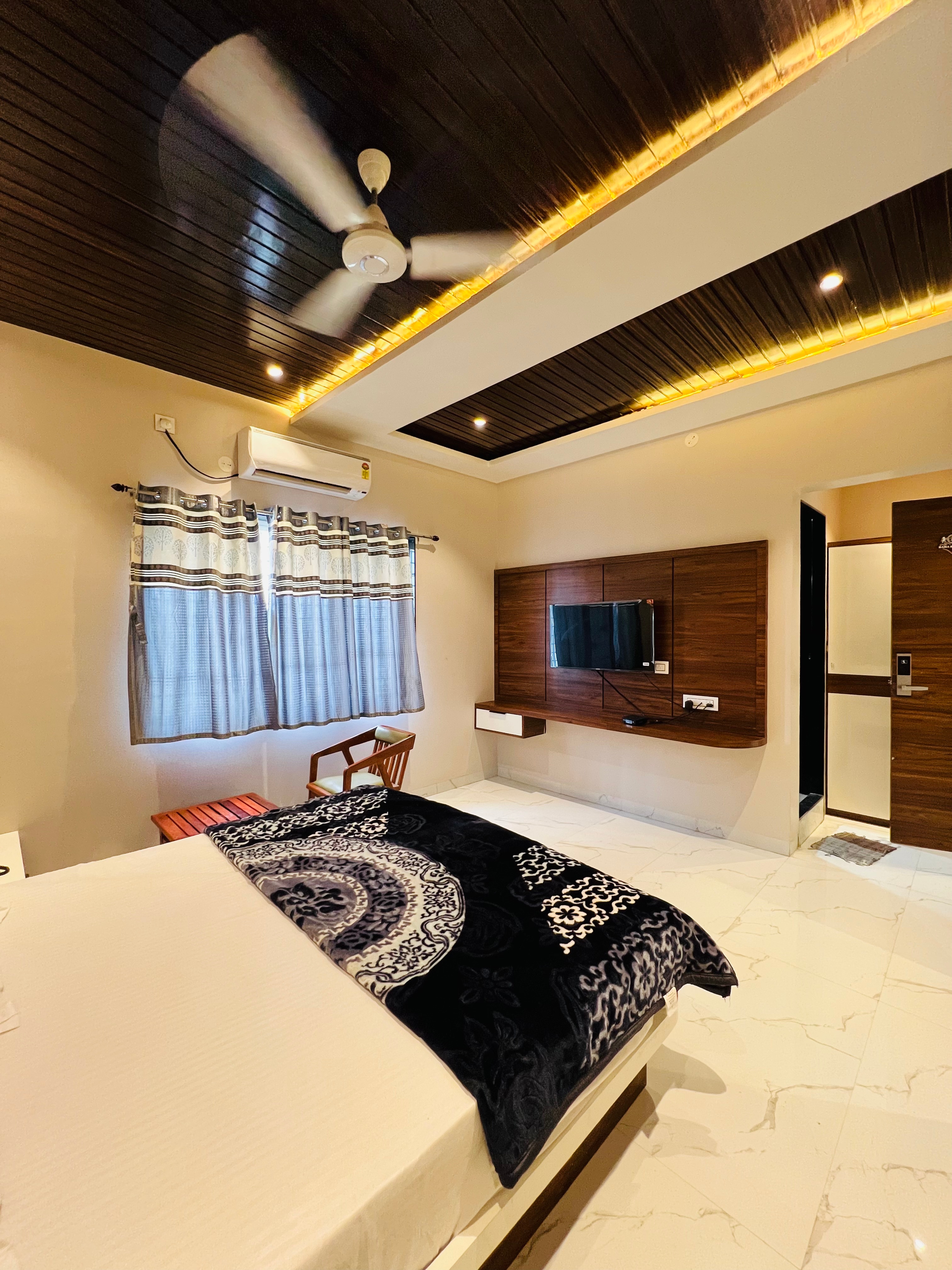 RAMA RESORT - Tap to explore photos