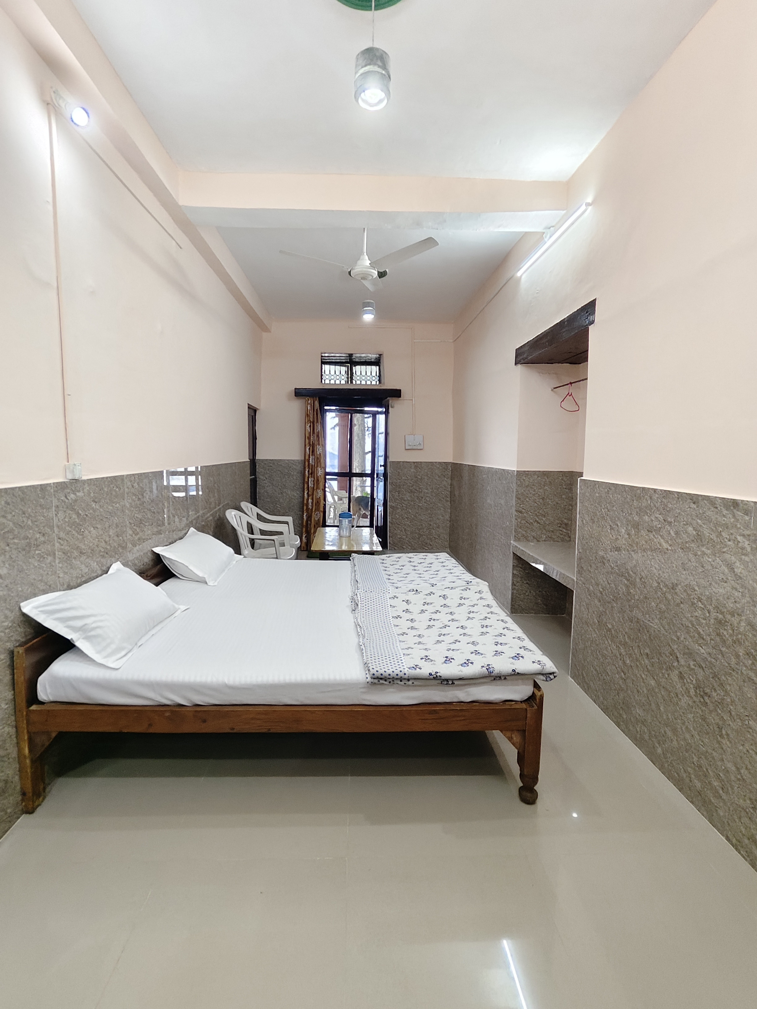 Hotel Deodar Holiday Inn - Tap to explore photos
