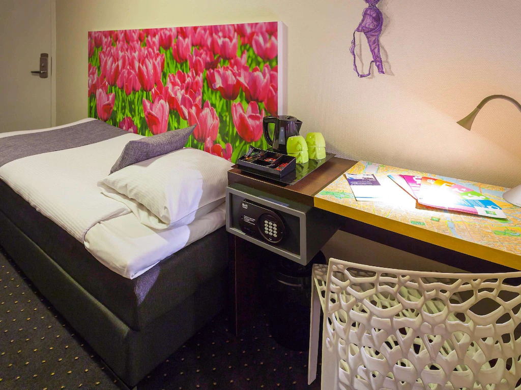 Ibis Styles Amsterdam City - Tap to explore photos