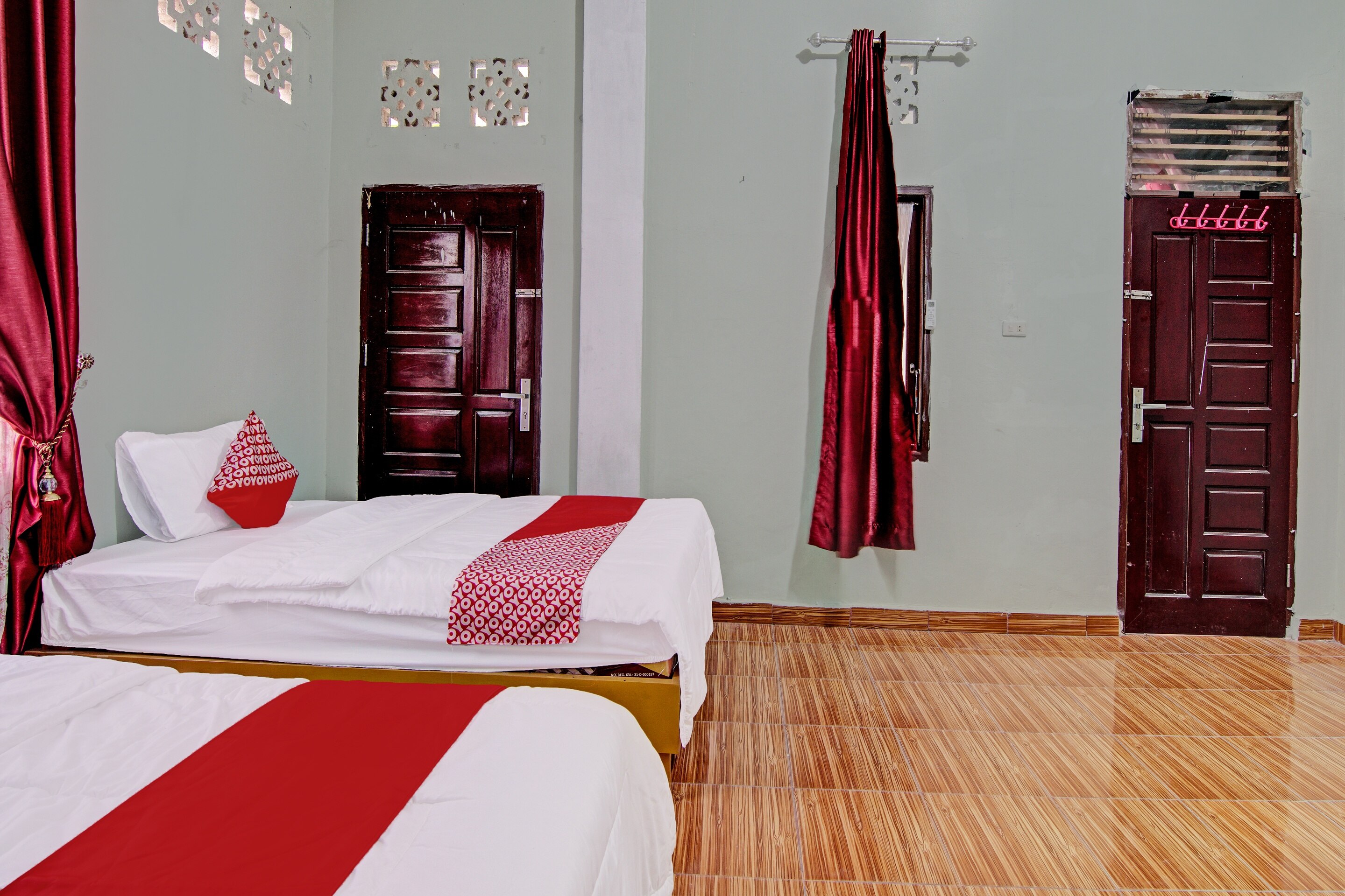 OYO 92302 Salsa Homestay Syariah - Tap to explore photos