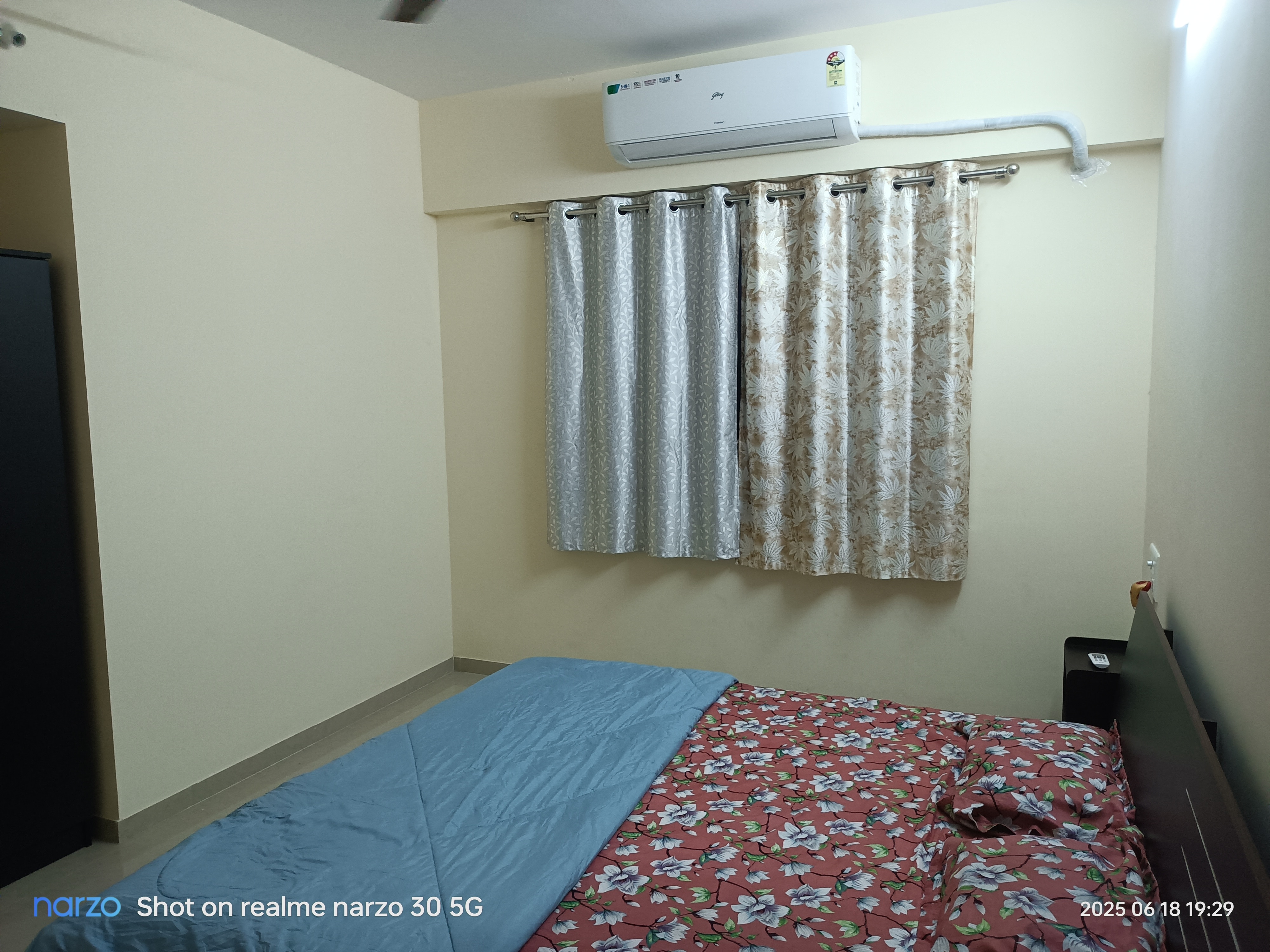 Private Room Pushpanjali Resid GB Road Thane West - Tap to explore photos