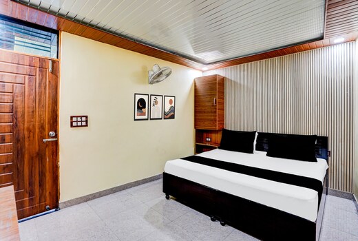 SPOT ON Hotel Doon Lotus | Iconic Rooftop Cafe | Party Hall