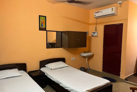 Home Stay Next to Sankara Nethralaya & Apollo Hospitals