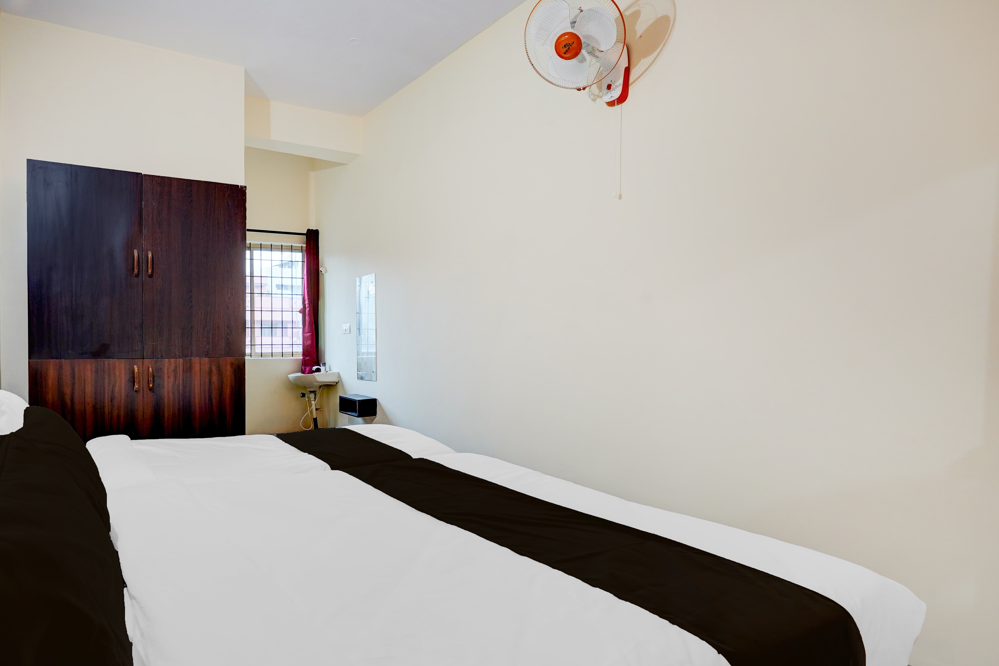 Hotel O BHANUNANDANA BOARDING & LODGING - Tap to explore photos
