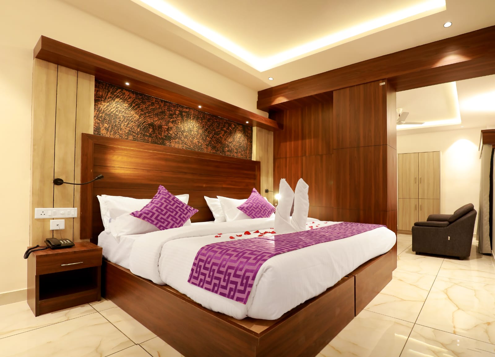 Hotel Vrindavan - Tap to explore photos