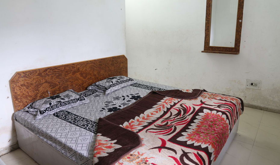 Shri Guest House - Tap to explore photos