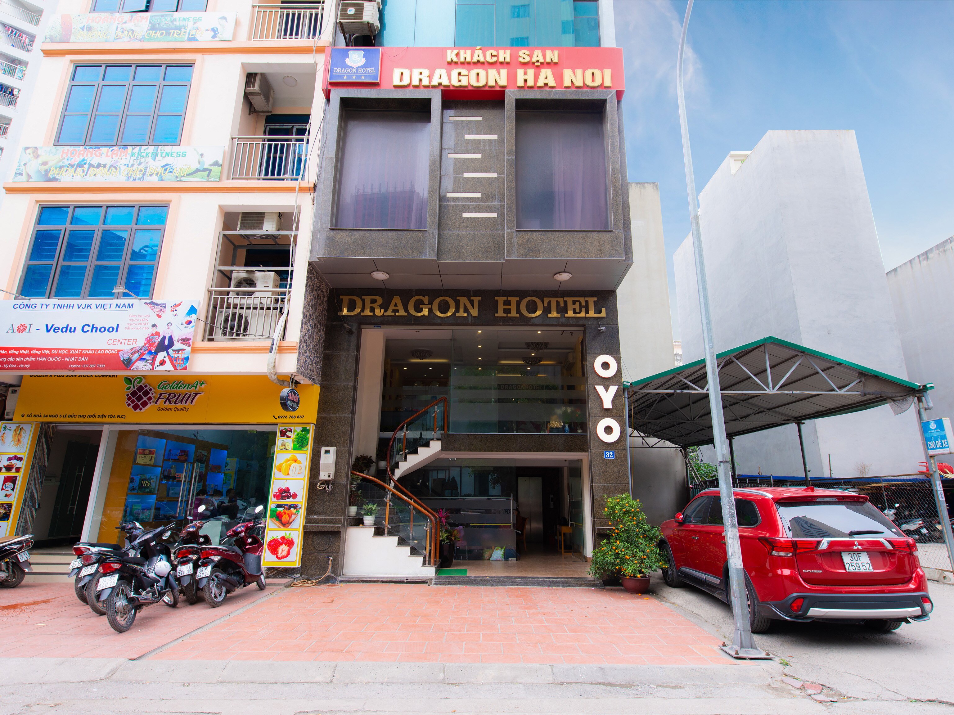 OYO 191 Dragon Hotel - Tap to explore photos
