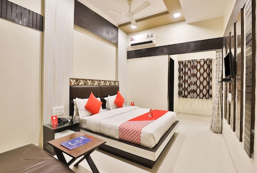 OYO Collection O 11610 Hotel Shreenath