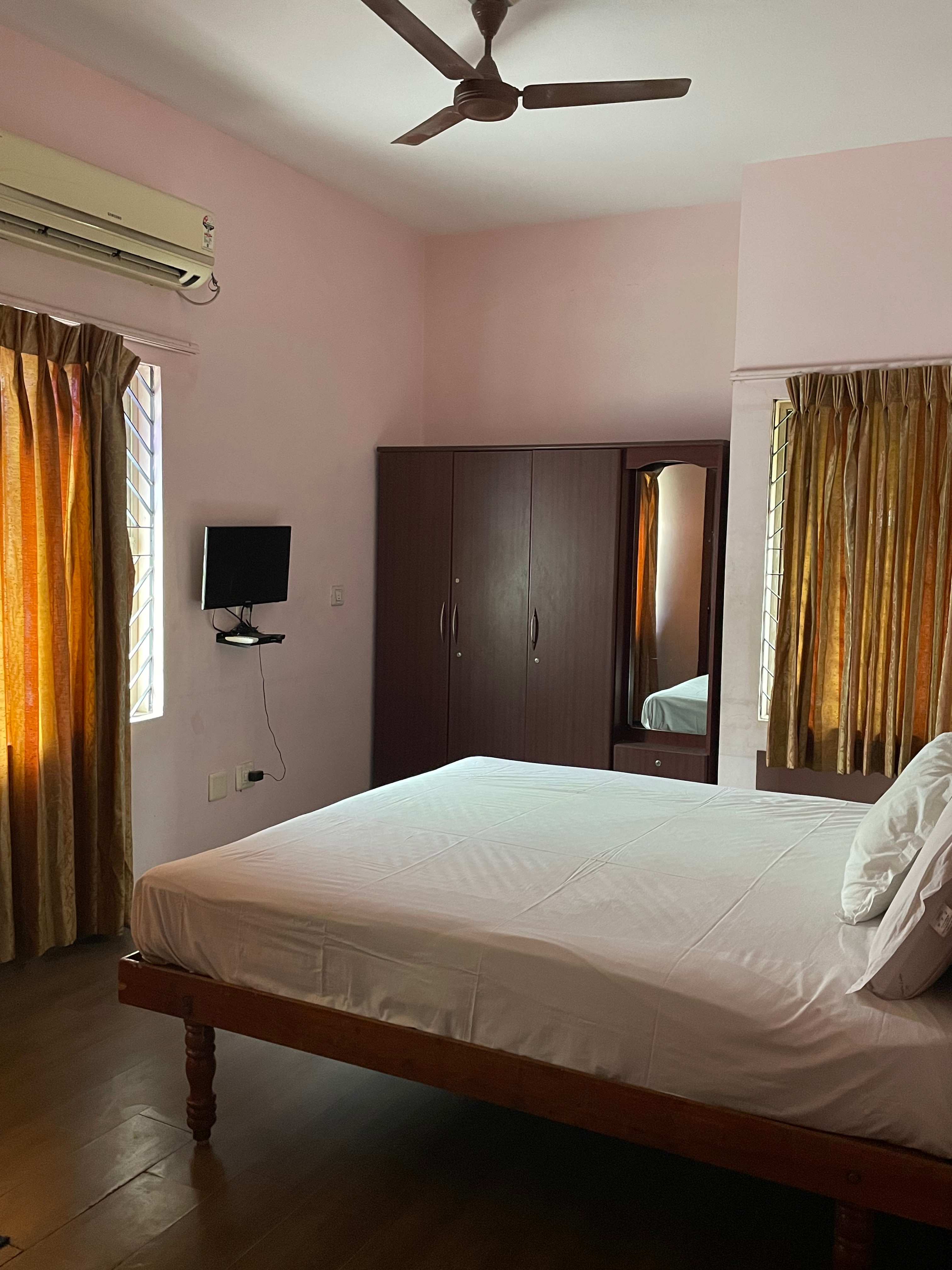 Hotel Sakthi Dharapuram (50kms from Tirupur) - Tap to explore photos