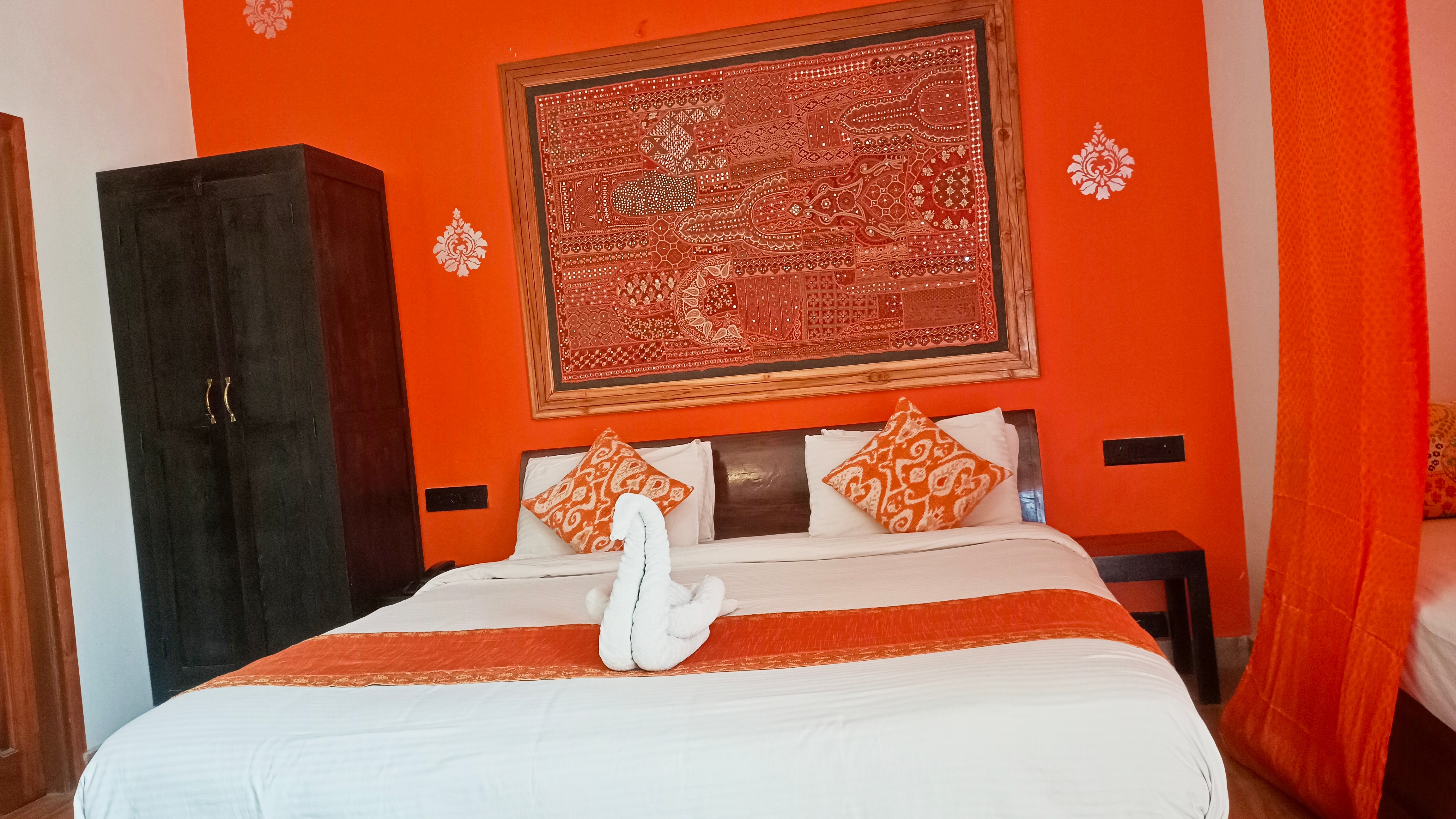 Hotel Diamond Villa & Safari - Tap to explore photos