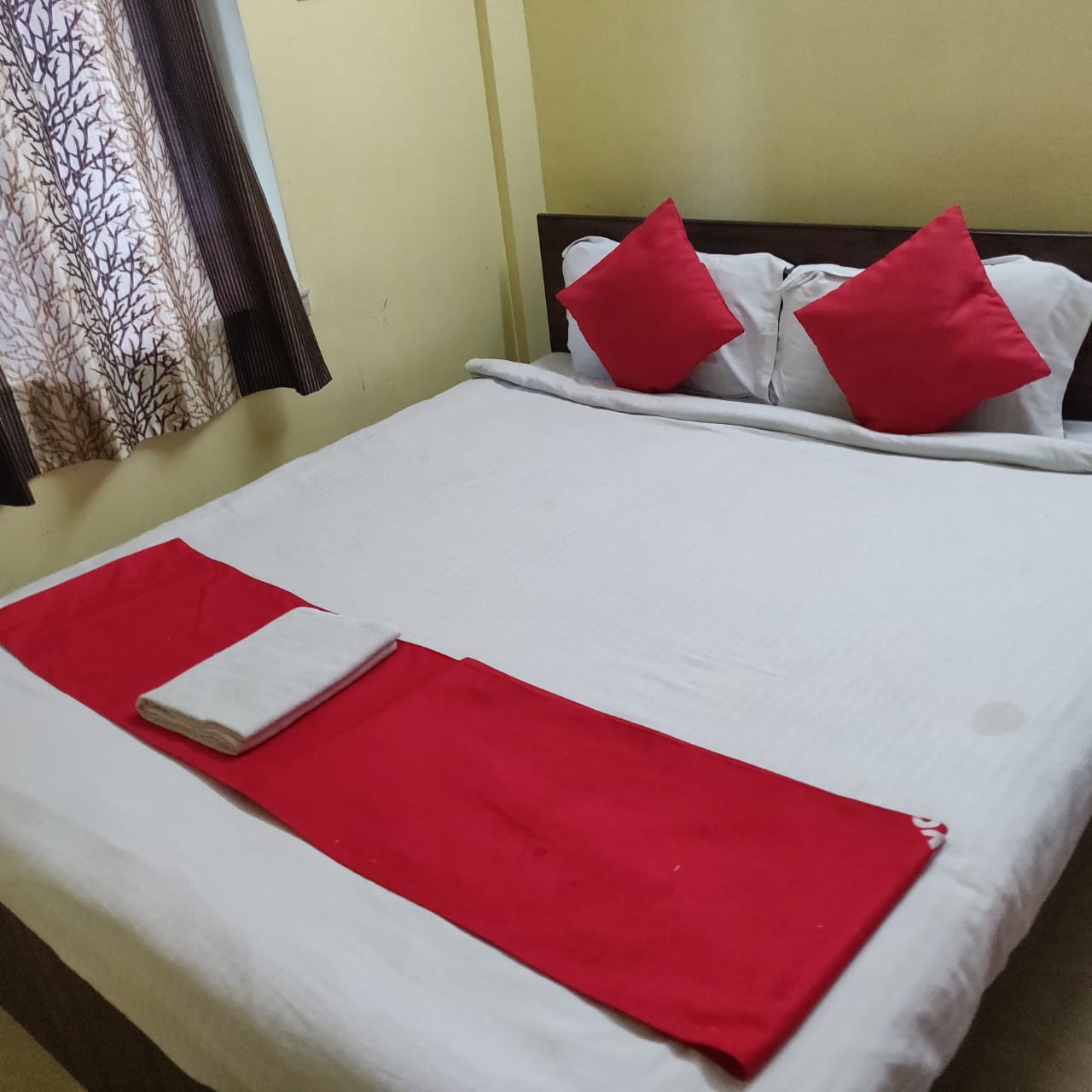Aashray Guest House - Tap to explore photos