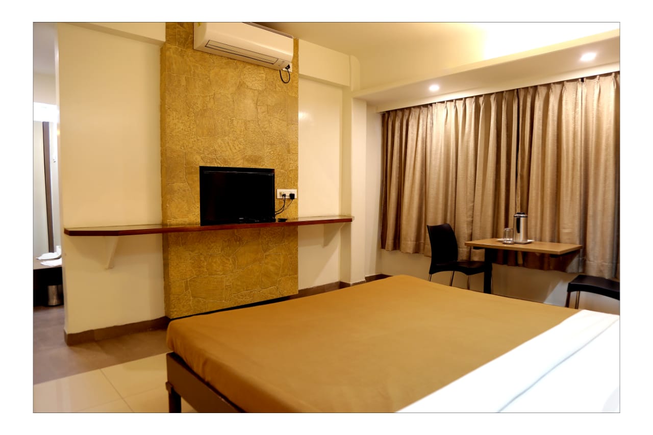 Hotel Gokul 4