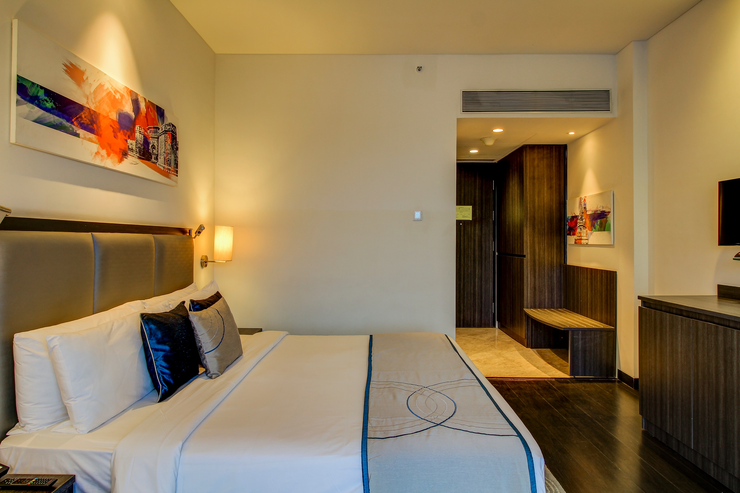 Executive Room King Bed City View 1