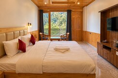 Satv Retreat, Gushaini