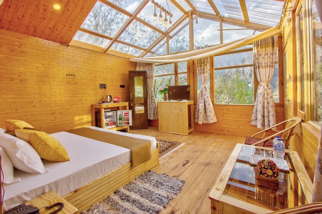 Regal Retreat Resort - A Mixture of Glamp & Tree House - Tap to explore photos