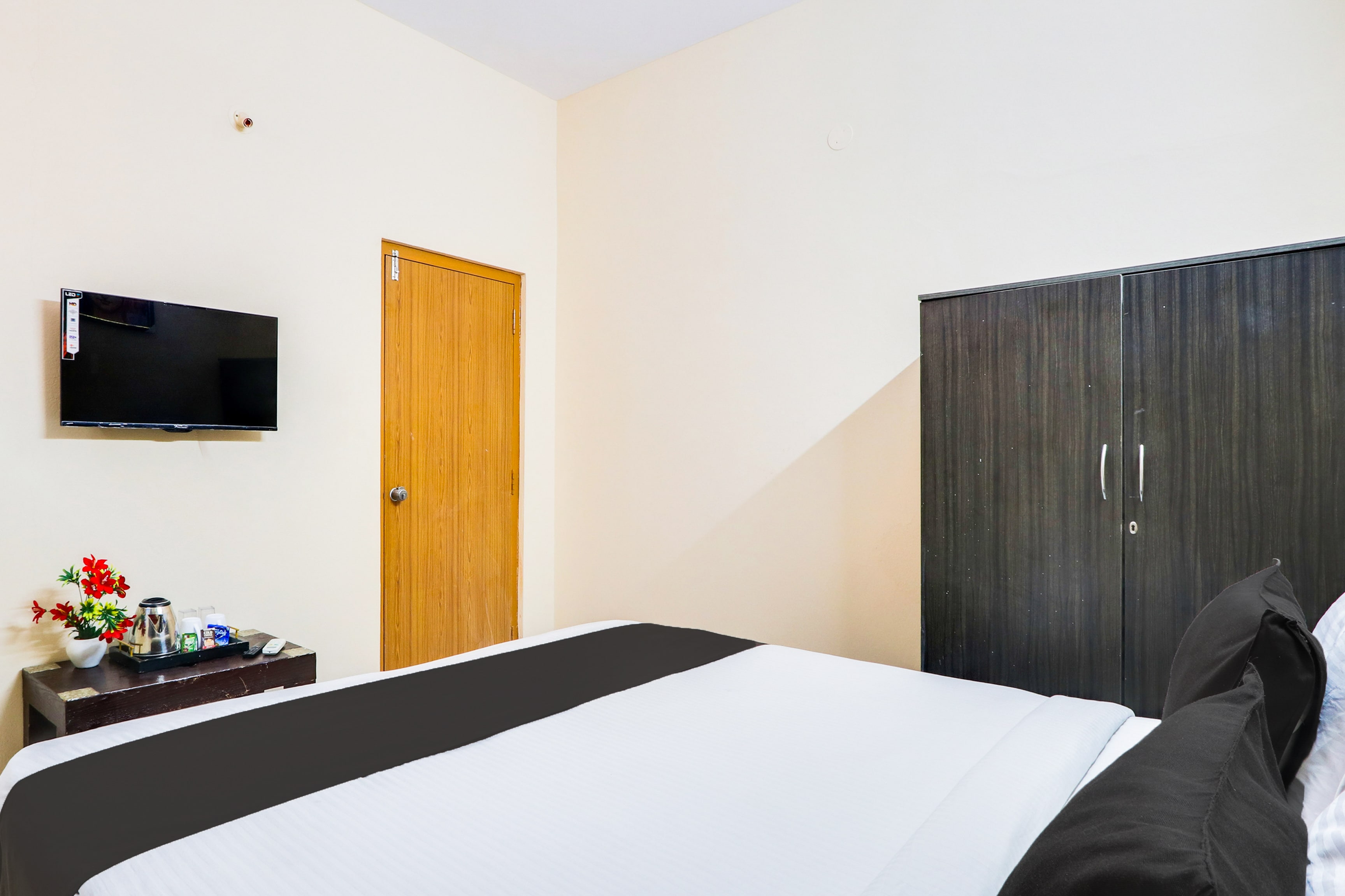 Hotel O Castle Inn Kondapur - Tap to explore photos