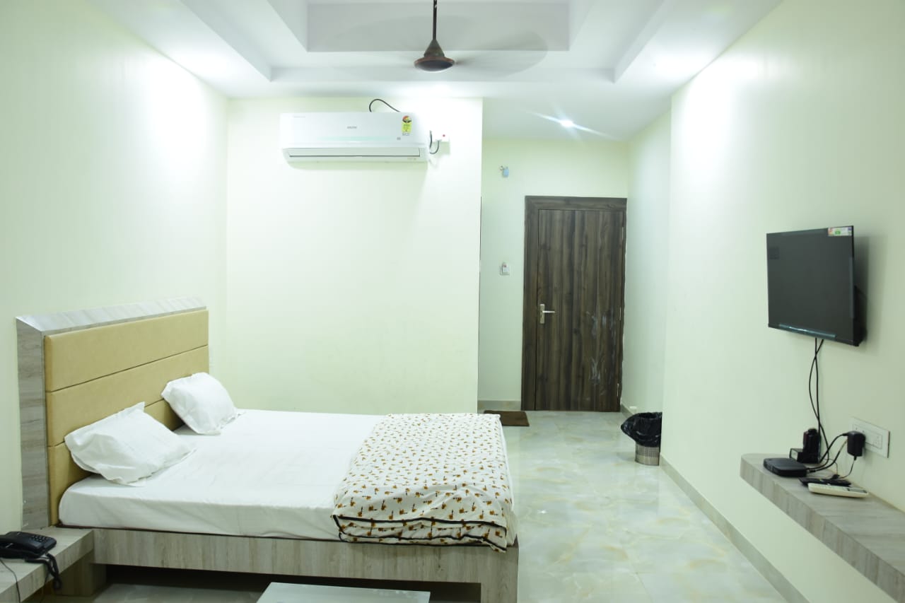 Hotel Shivangi Palace - Tap to explore photos