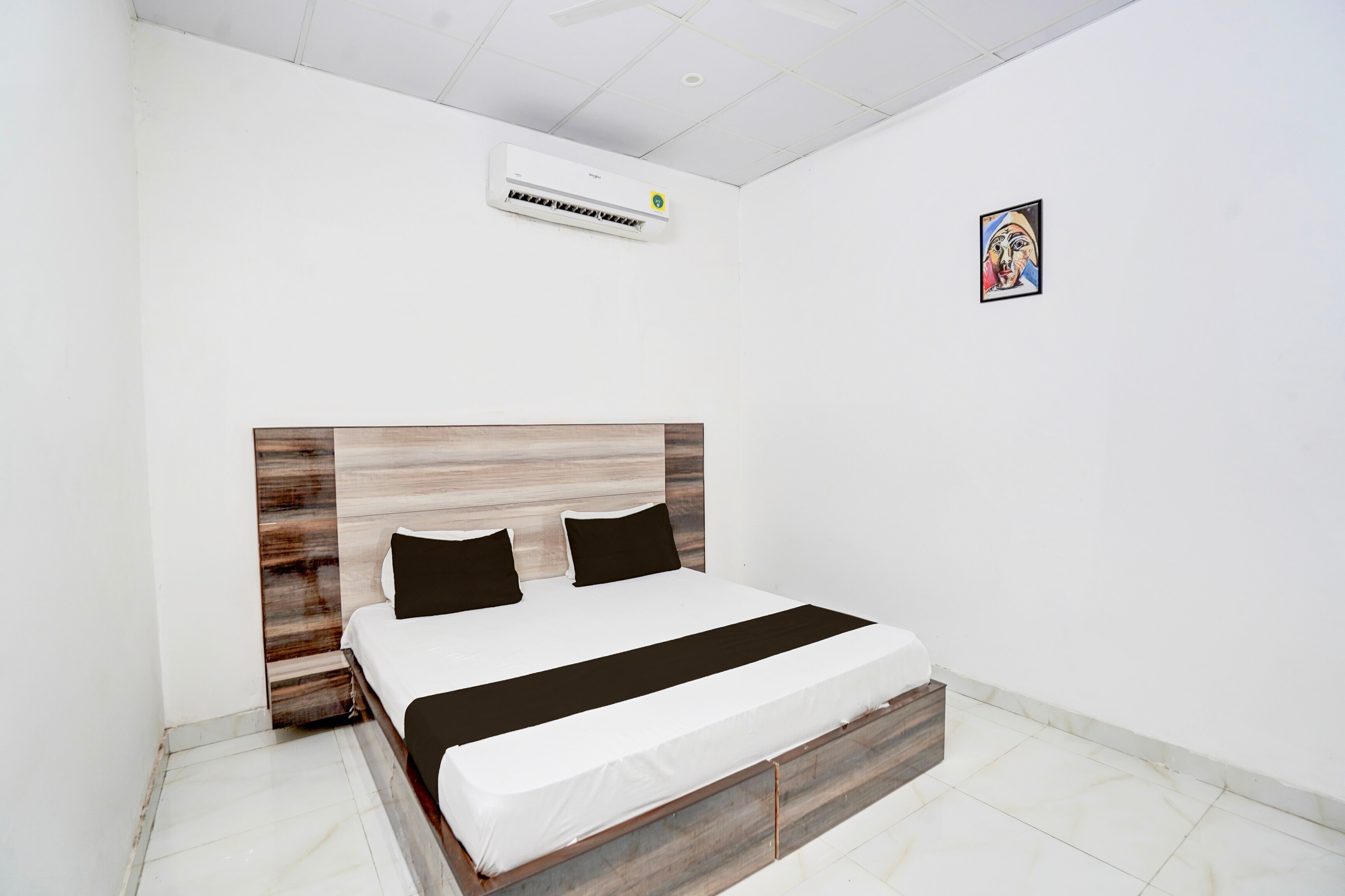 Hotel O Chaudhary Guest House - Tap to explore photos