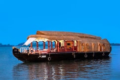 Aqua Jumbo Houseboat, Kumarakom