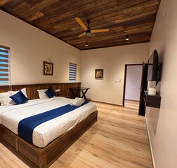 2 Bedroom with Balcony and Mountain View