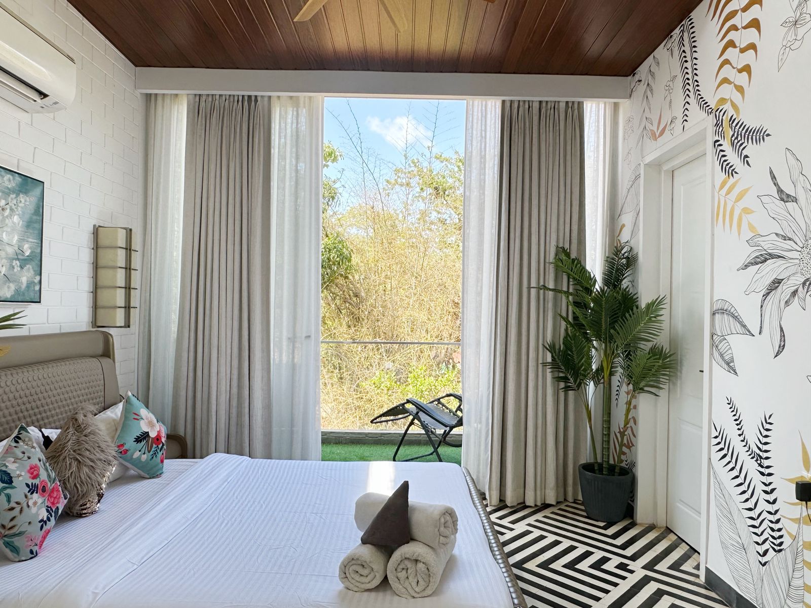 Vagator 3 bhk villa with pool - Tap to explore photos