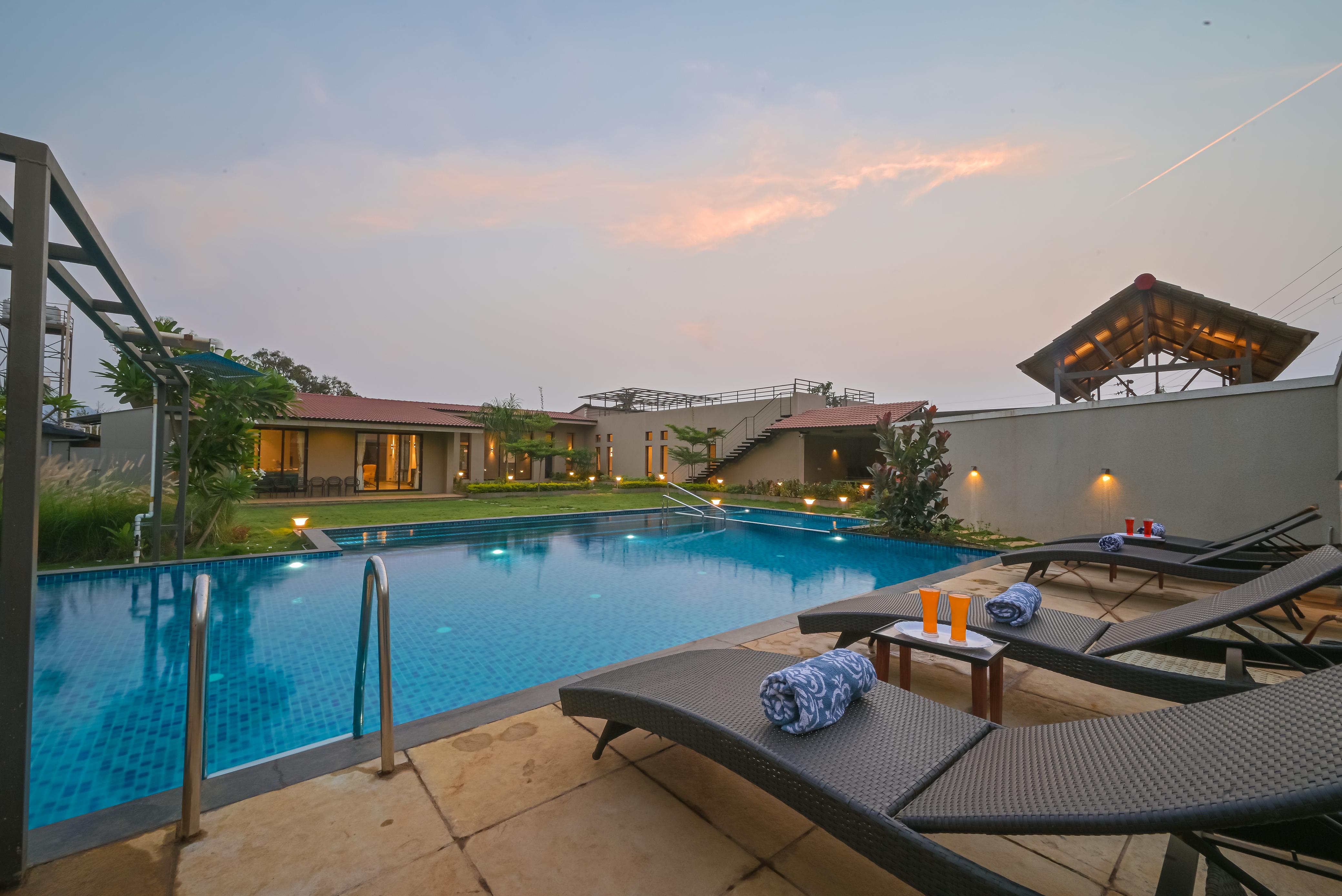 6 BHK King Villa w Huge Pool & Lawn by Jalanta Stays - Tap to explore photos