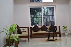 Snehalaya modern spacious room in boutique 3BHK, Guwahati