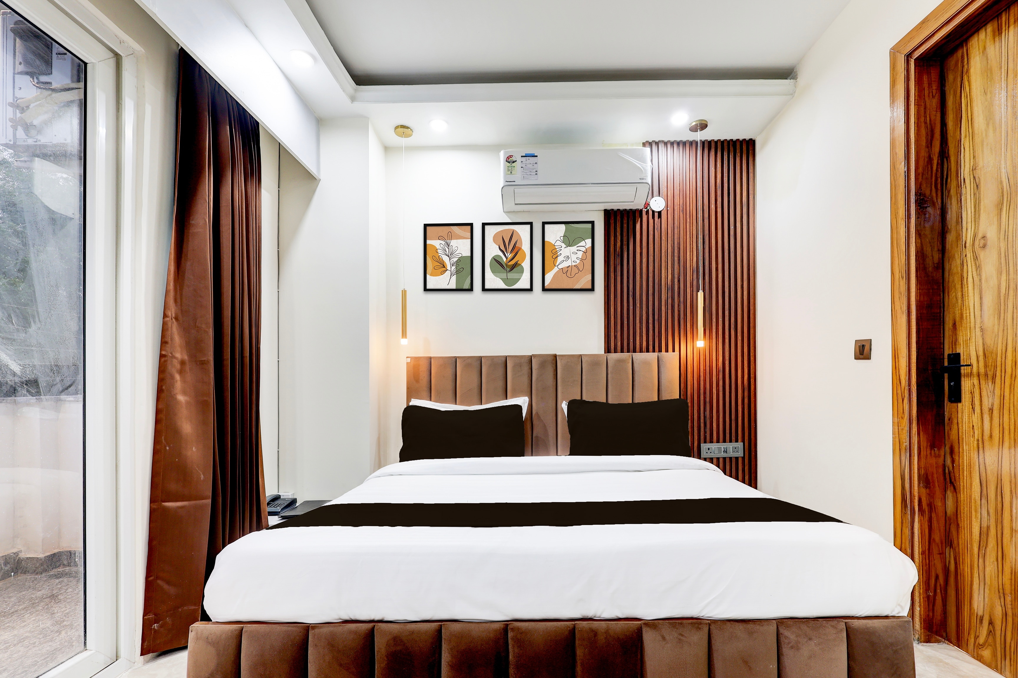 Super Hotel O Sector 43 Gurgaon - Tap to explore photos