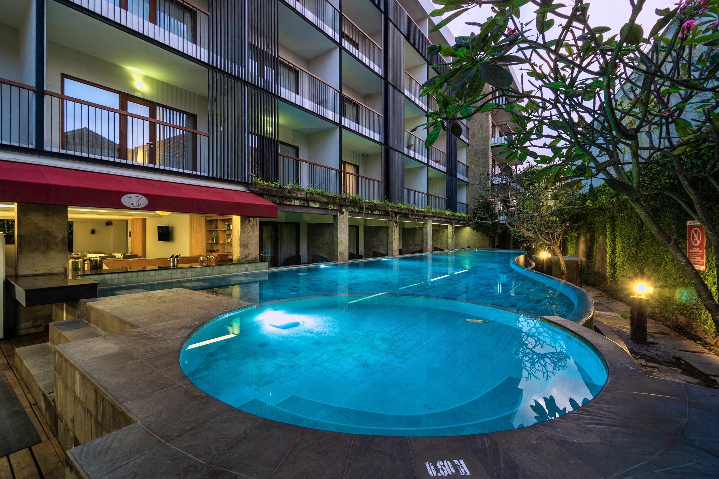 Quest Hotel Kuta - Tap to explore photos