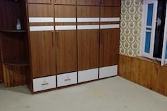 Hotel O Home Yasmeena Homestay, Srinagar