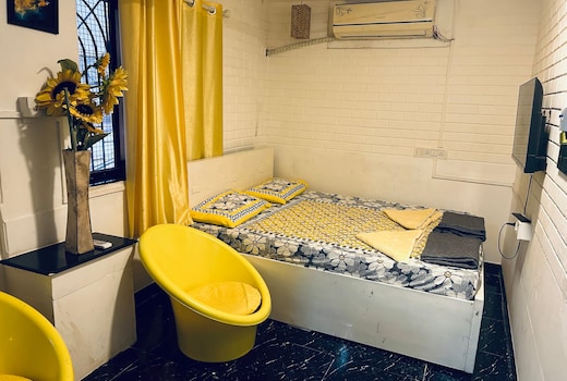 2 bedroom apt in Bandra