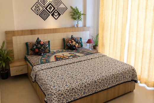 Dream Stay Holiday(10min from Prem Mandir)